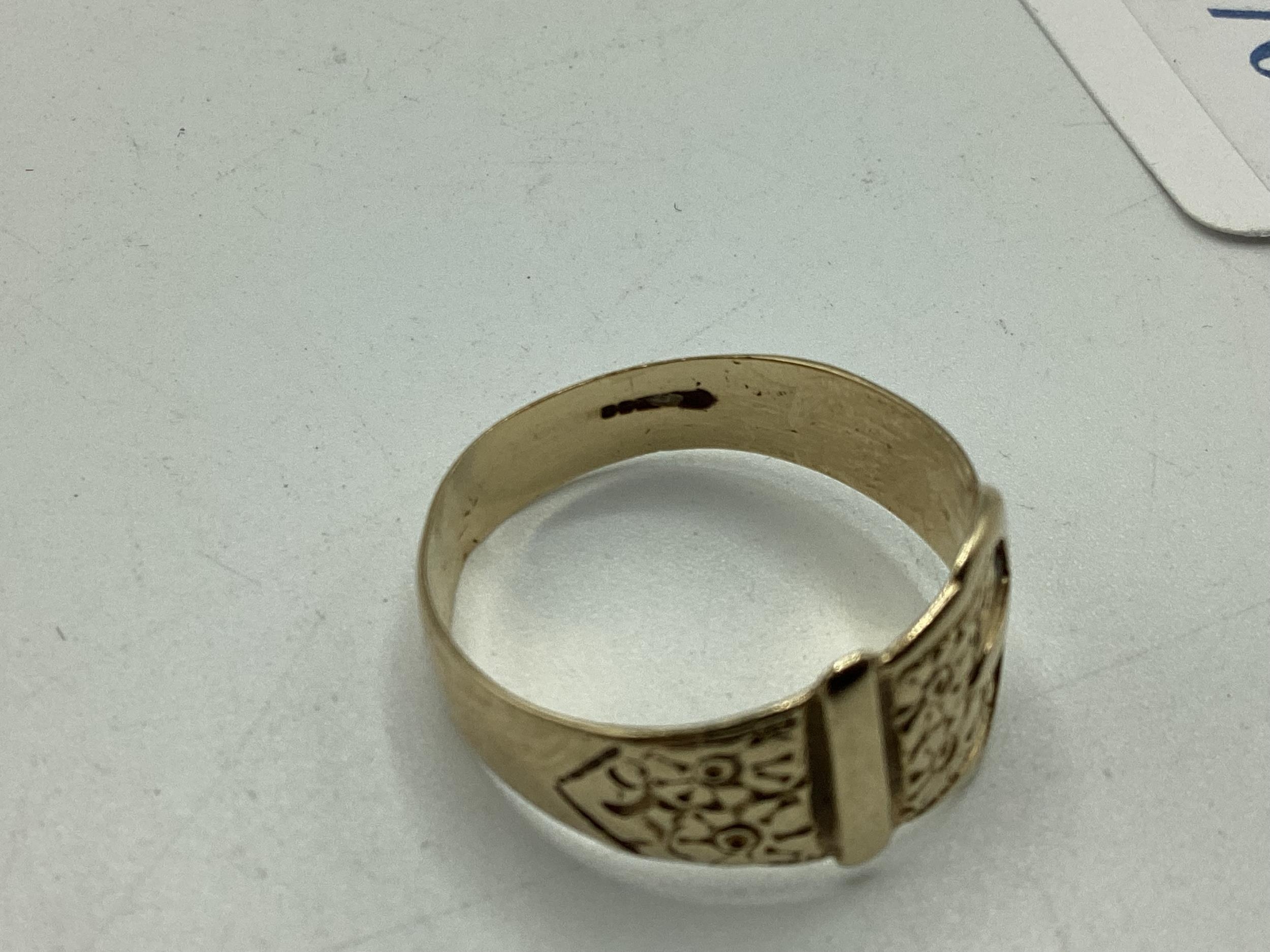 A 9ct gold buckle ring, size S, 3.30 g - Image 3 of 5