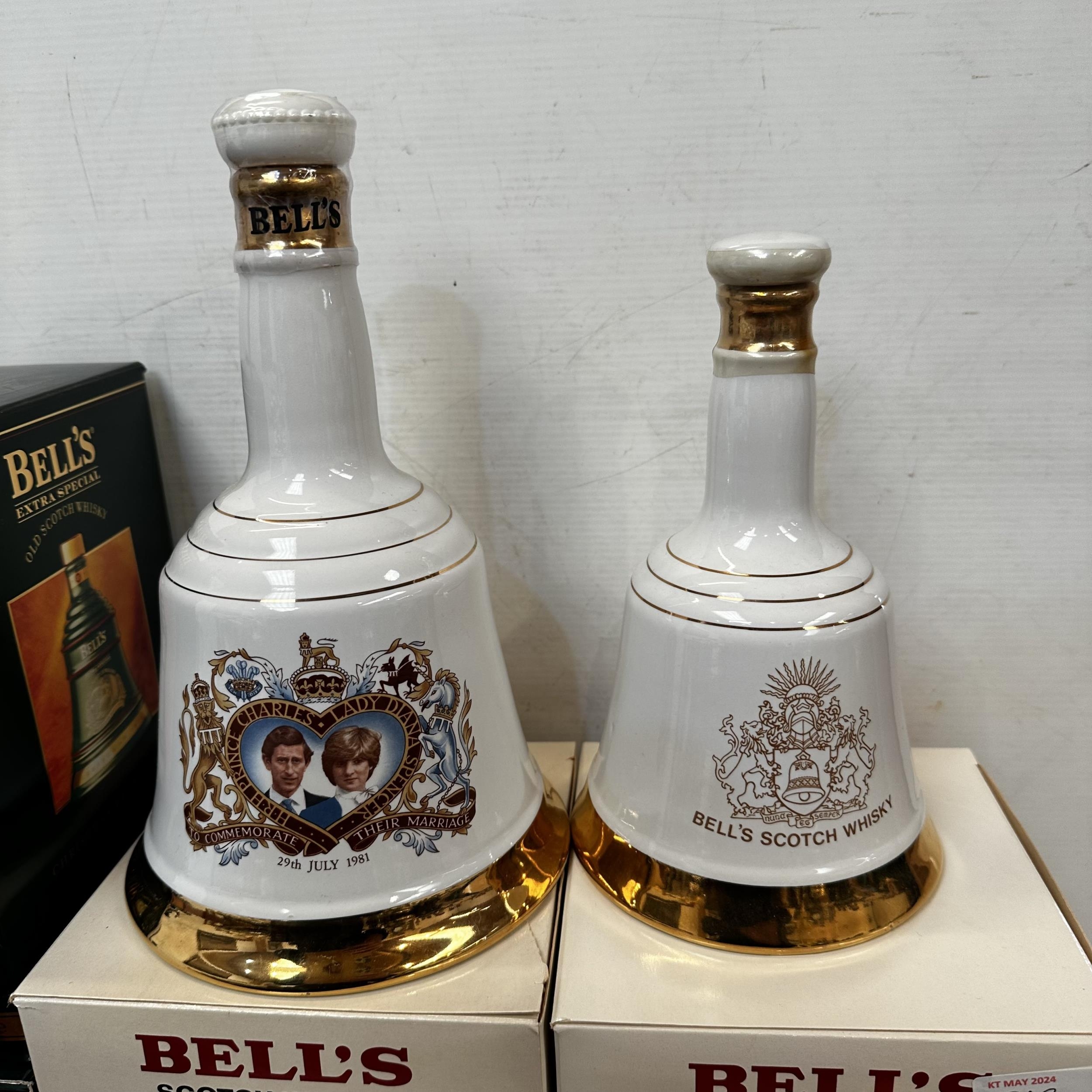 A collection of Bells Whiskey. To include four bottles of Extra Special and Royal commemorative - Image 5 of 7