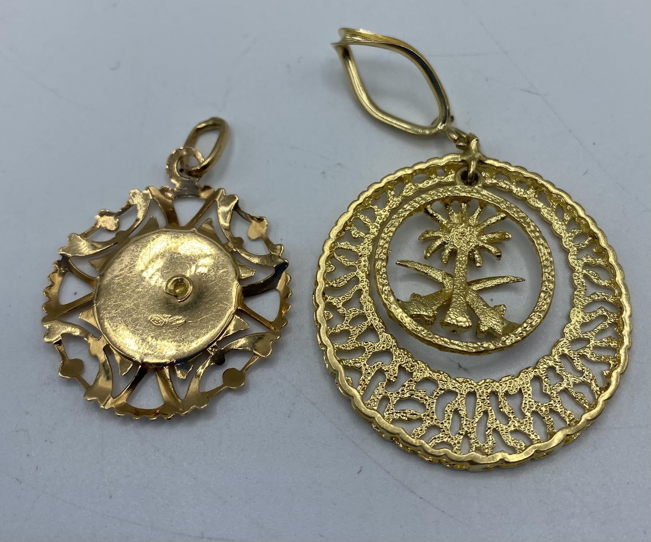 Two 18ct gold middle eastern style pendants. 10.65g - Image 2 of 4