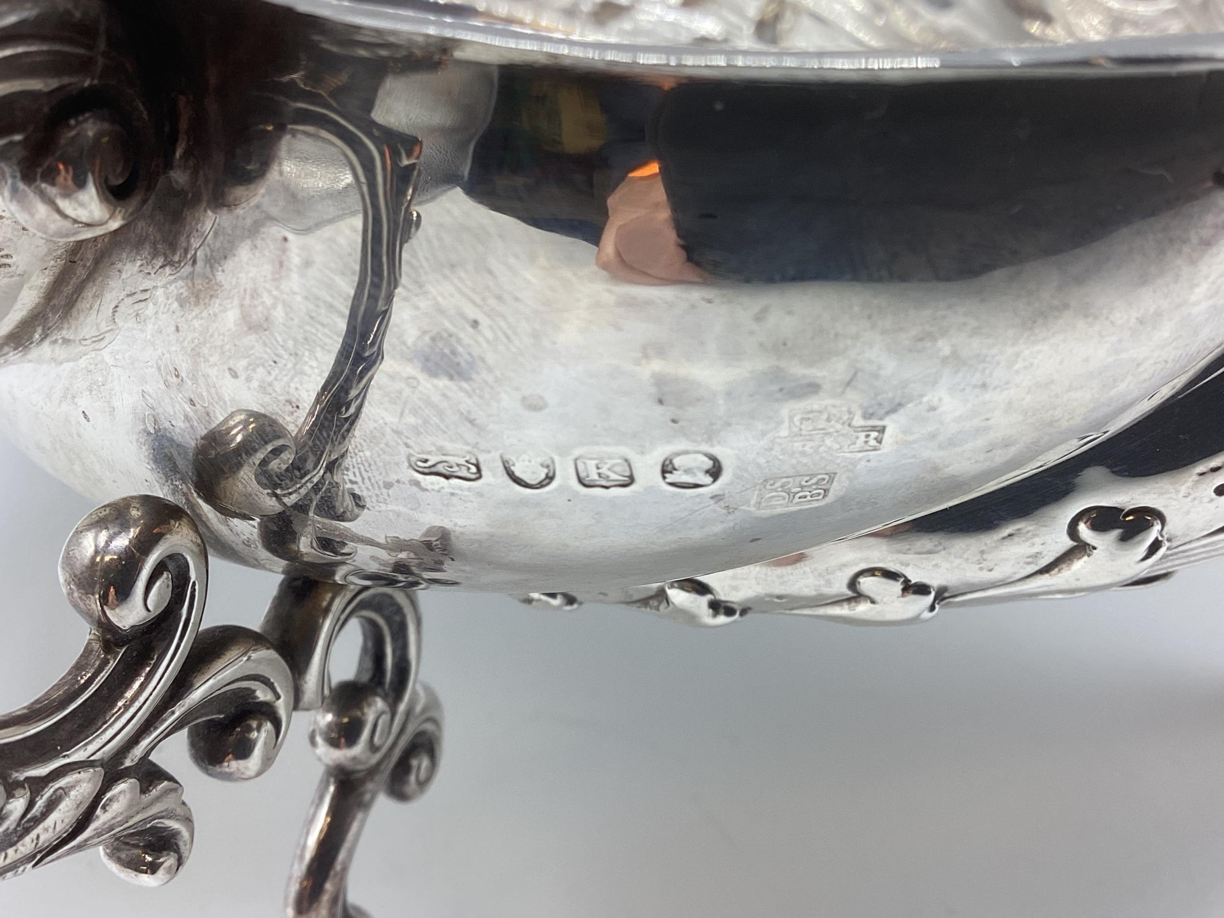 A Georgian sterling silver bowl with cast supports and dog head finials and repousse swirling - Image 3 of 7