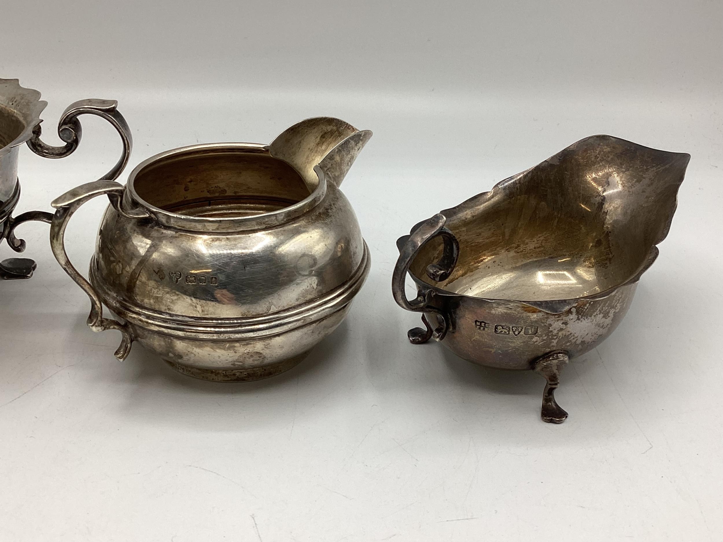 Three sterling silver items, to include footed sugar bowl, cream jug and small sauce boat, various - Image 2 of 4