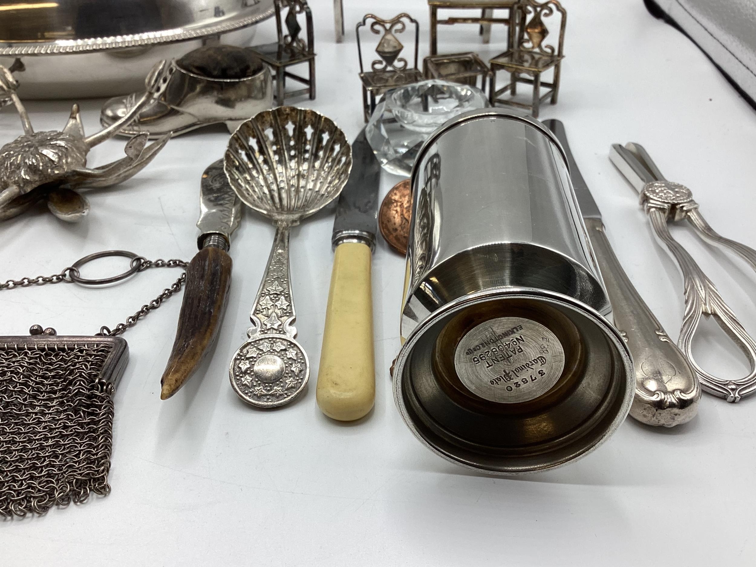 A collection of unmarked white metal items to include wick scissors, dolls house furniture and other - Image 6 of 6