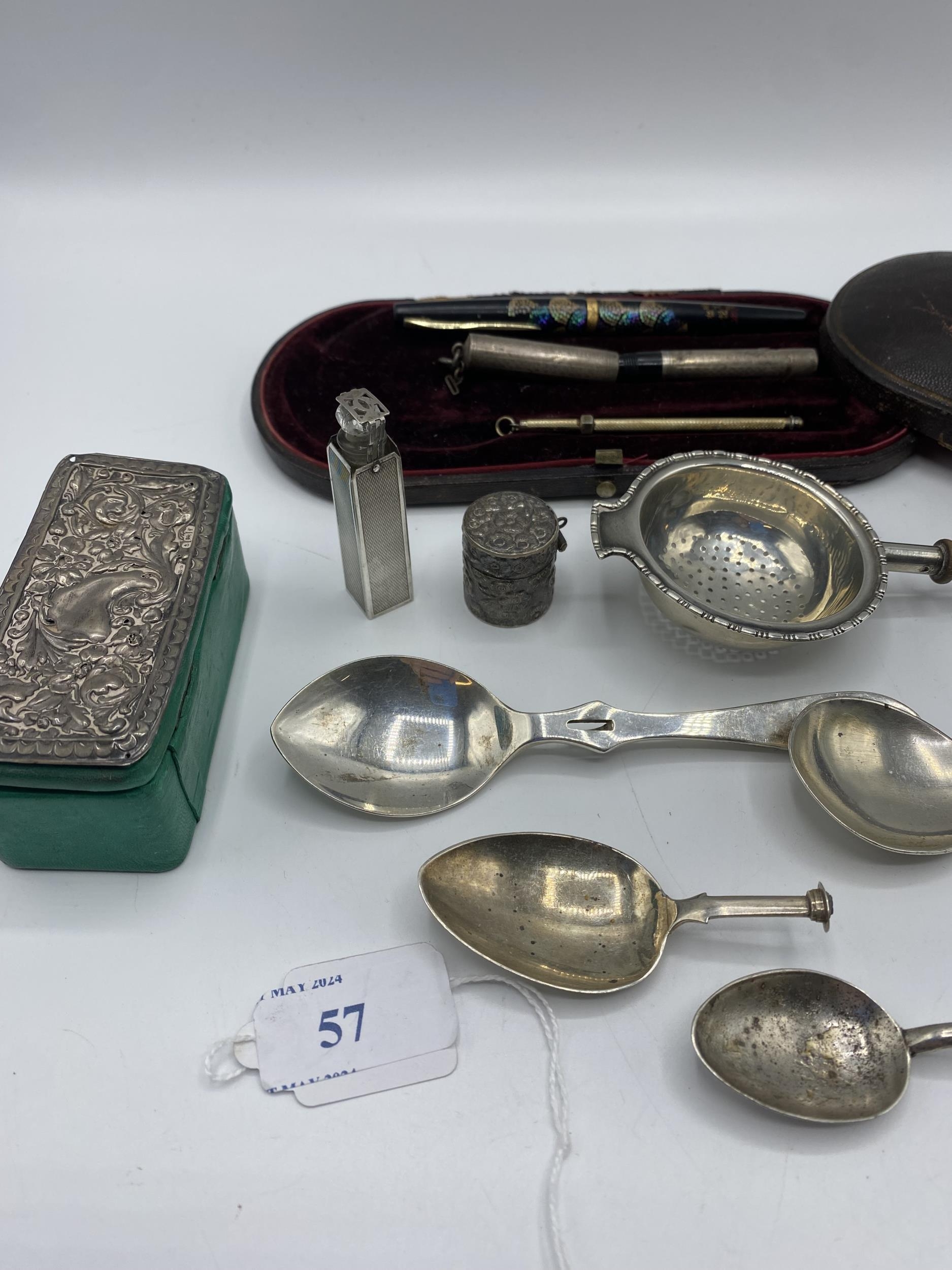 A collection of sterling silver items to include a Danish caddy spoon, a Mappin and Webb silver - Image 6 of 6