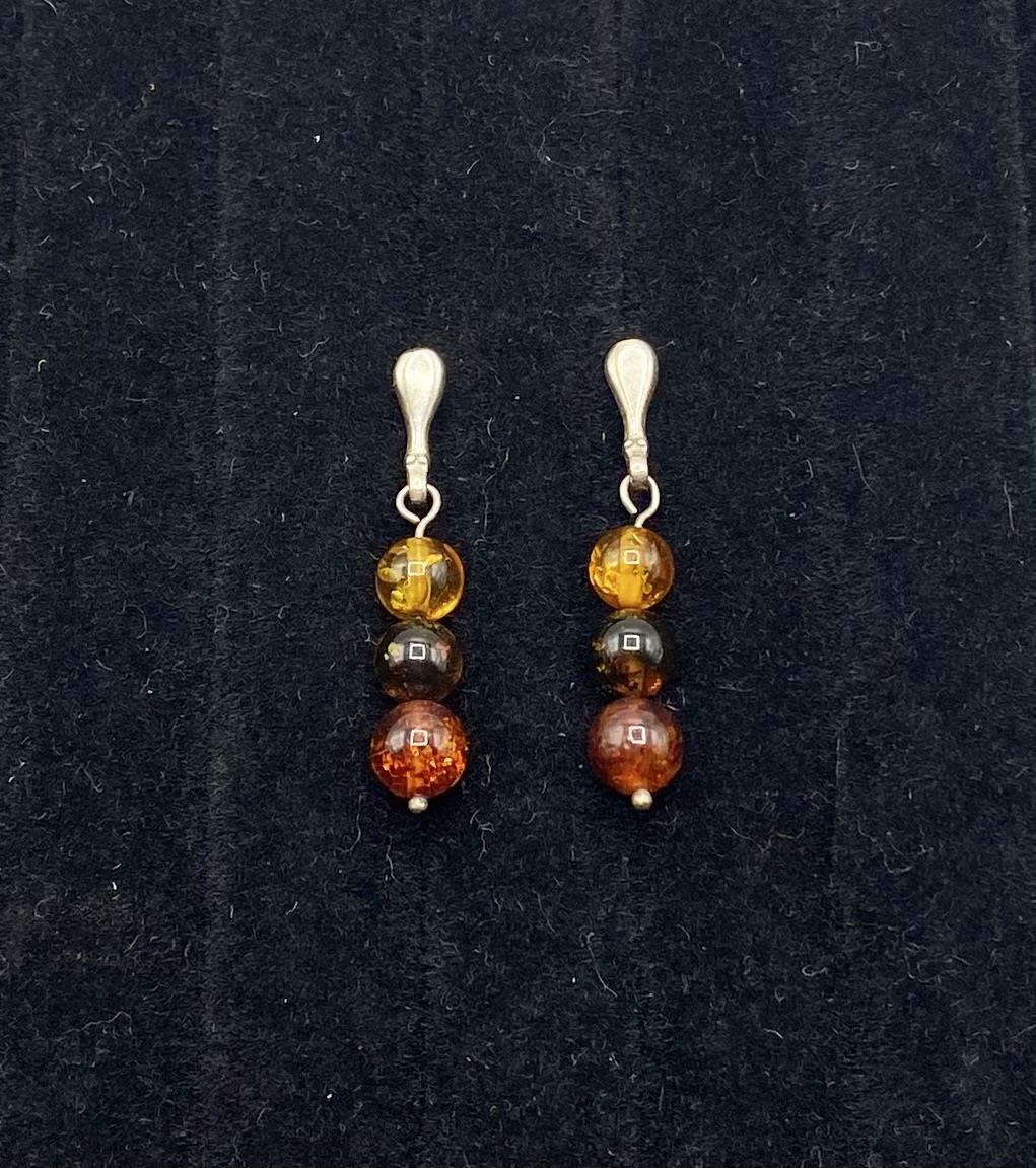 A pair of amber drop ear rings. - Image 2 of 3