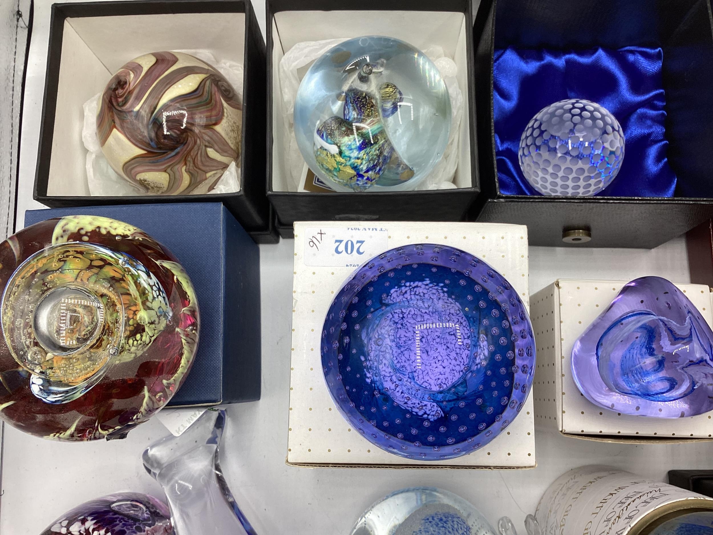 A quantity of glass paperweights, to include Caithness, Isle of Wight, Gleneagles Crystal, - Image 3 of 5