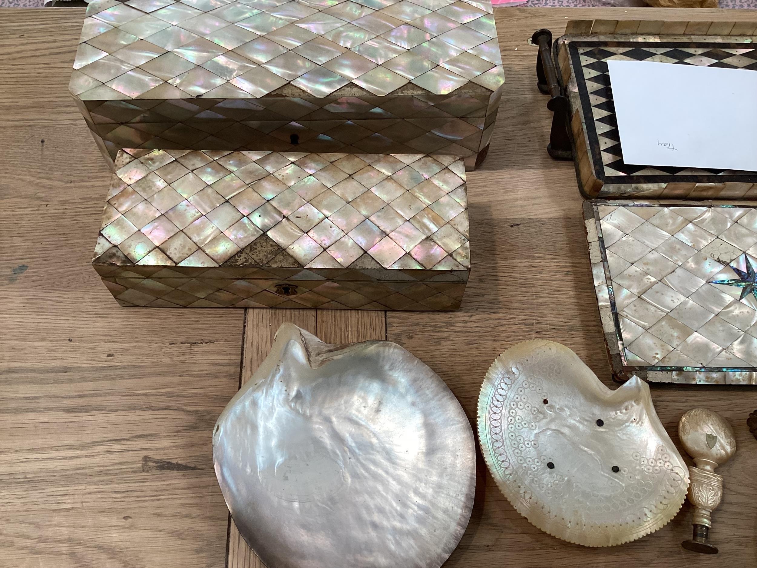 A quantity of Mother of Pearl items, see all images for details - Image 4 of 12