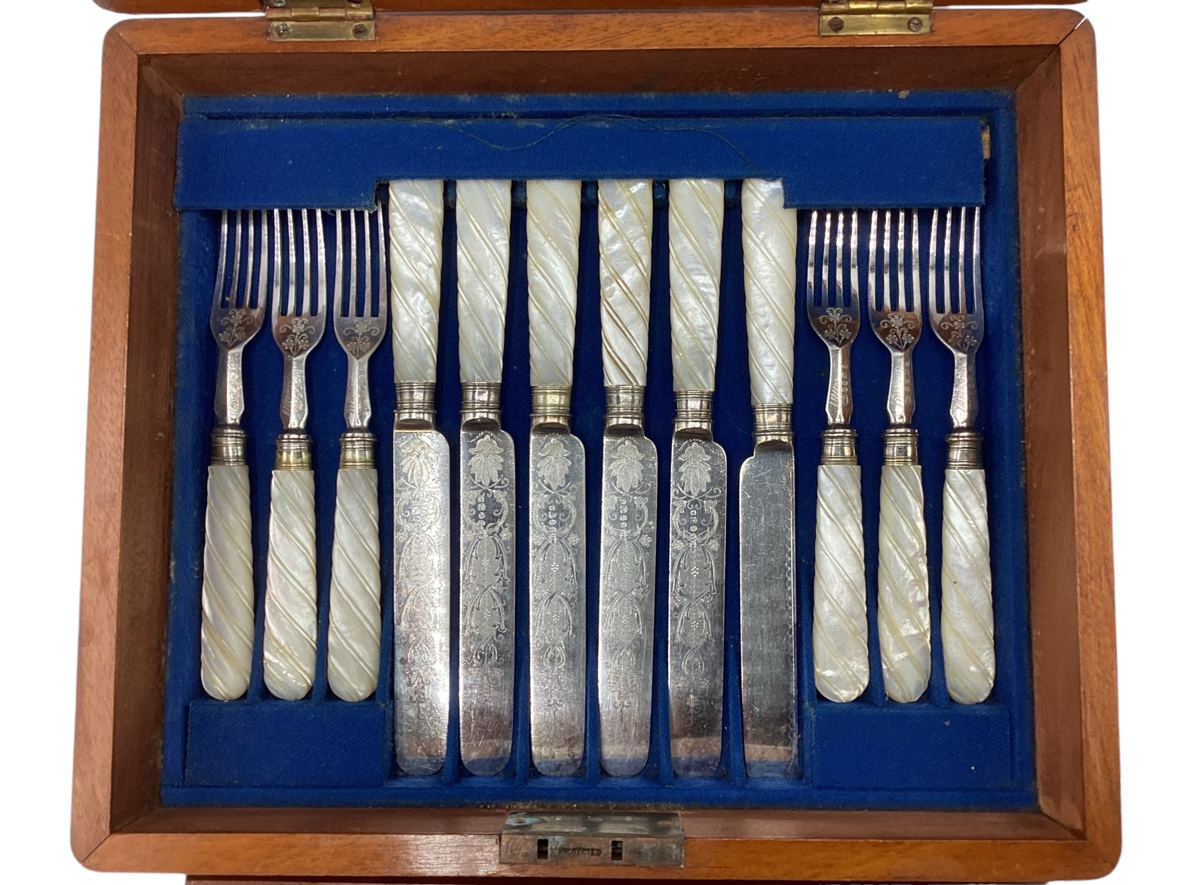 Cased silver plate cutlery set with mother of pearl handles - Image 7 of 12