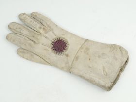 Wicket keeping gauntlet 1890’s. An early example of a single white kid leather wicket-keeping