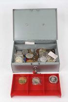 A collection of miscellaneous coins and medallions, mainly being reproduction American examples