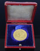 Queen Victoria, 1897 Diamond Jubilee gold medal by G.W. de Saulles, obv: Victoria veiled bust,