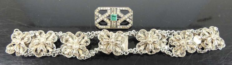 A filigree choker, together with an Art Deco paste set brooch (2)