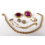 Assorted 9ct gold jewellery, to include a pair of enamel set ear studs, ropetwist bracelet (a/f),