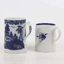 An 18th century Lowestoft porcelain tankard, in the Dark Landscape pattern, cracked, height 14cm,