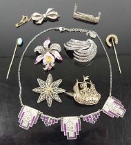 Assorted costume jewellery to include marcasite set brooch, paste set brooch, filigree brooches etc