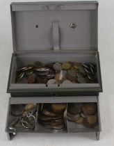 Great Britain a collection of miscellaneous coins to include 50p pieces, shillings, sixpences etc