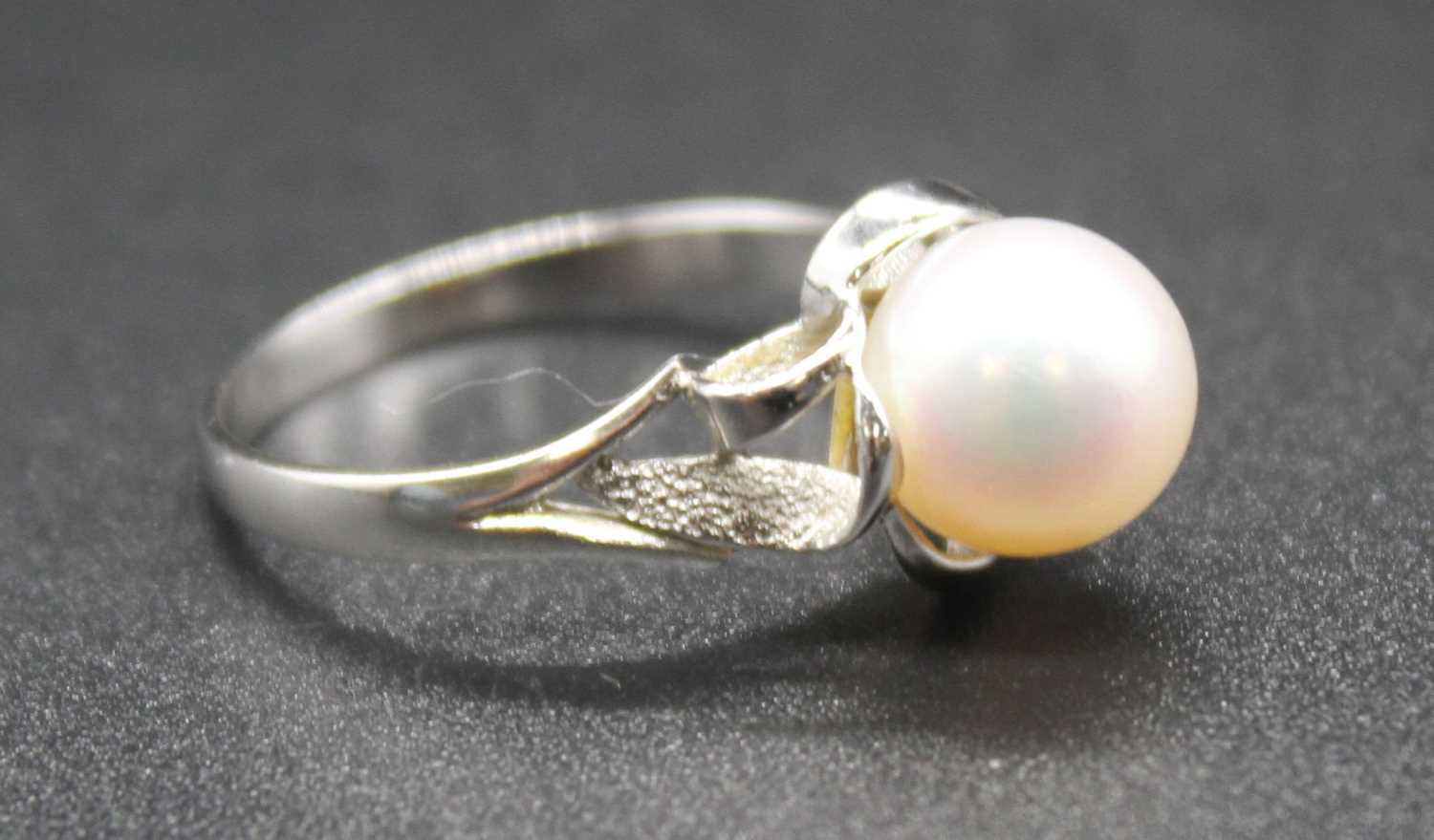 A modern white metal and cultured pearl set dress ring, pearl dia. approx 8.5mm, on a raised and - Image 2 of 3