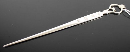 A modern silver paperknife, maker A Chick & Sons Ltd, 40g, Birmingham 1978, 22.5cm