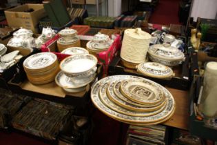 An extensive Wedgwood Banquet pattern dinner service (a/f) 10" plates: 25 total, 3 damaged, 7