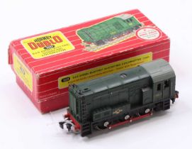 2231 Hornby-Dublo 2-rail 0-6-0 Diesel electric shunter, BR green D3302, one-piece rods, all steps in