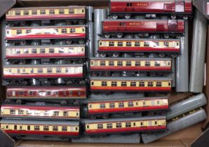 Approx 38 Hornby-Dublo coaches, unboxed. Mainly maroon & cream D11, D12 &TPO’s. Some will benefit by