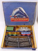 French Hornby 20v ‘electric’ Goods Set ref 0-1E, comprising grey PO loco with SNCF (without dots)