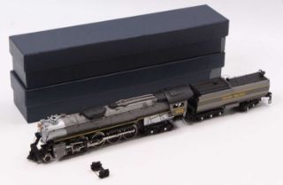 Bachmann HO Overland 4-8-4 loco with Vanderbilt tender & smoke, grey lined yellow, ‘806’ on cab-