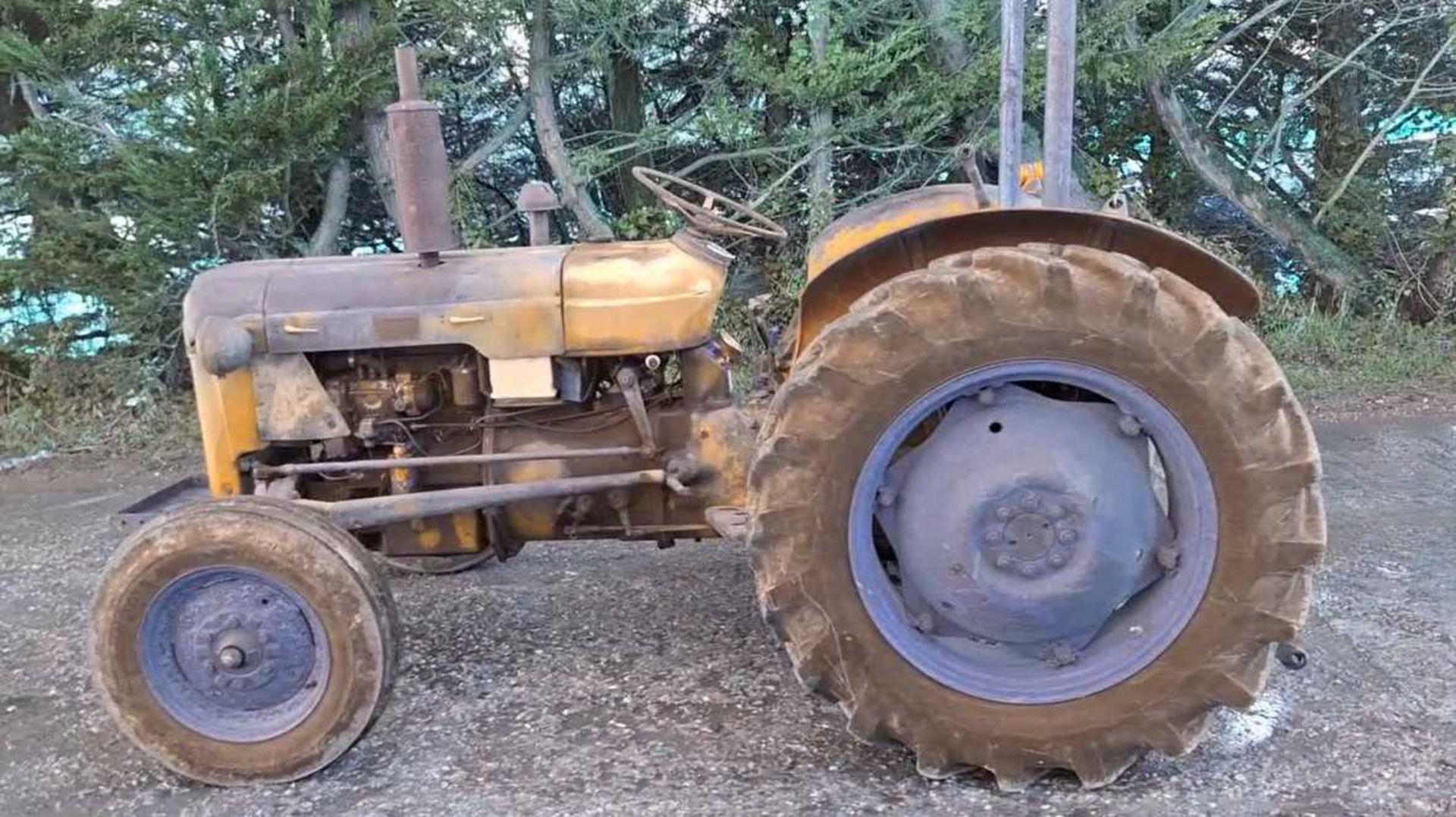 Dexta Tractor. 4,300 hours. Well maintained and in good working condition. Original parts and was - Image 3 of 10