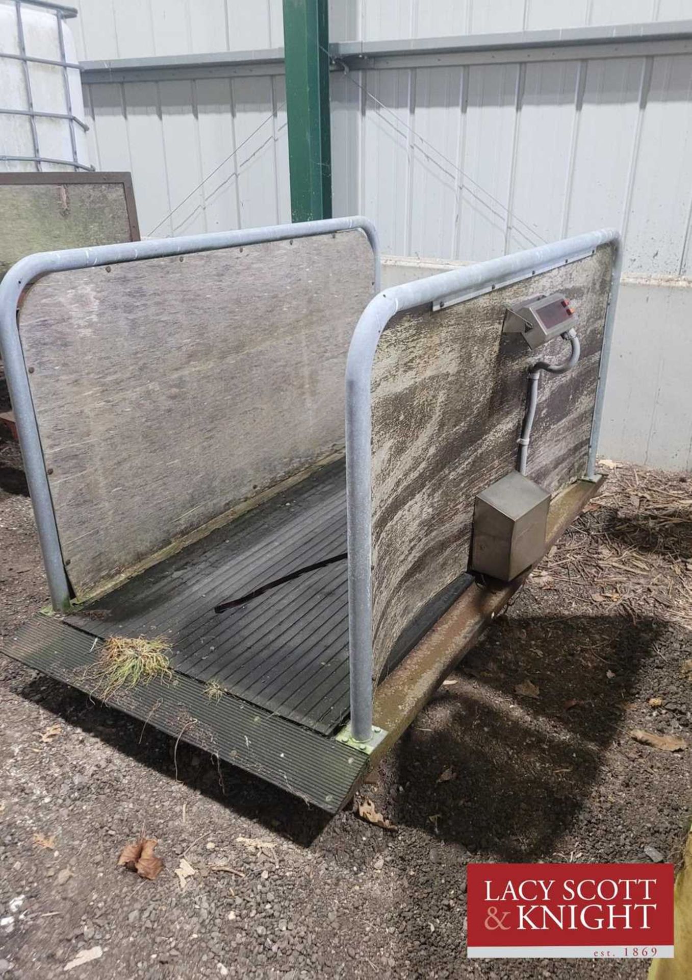 Animal weighing scales (Located in Euston, Thetford) (VAT)