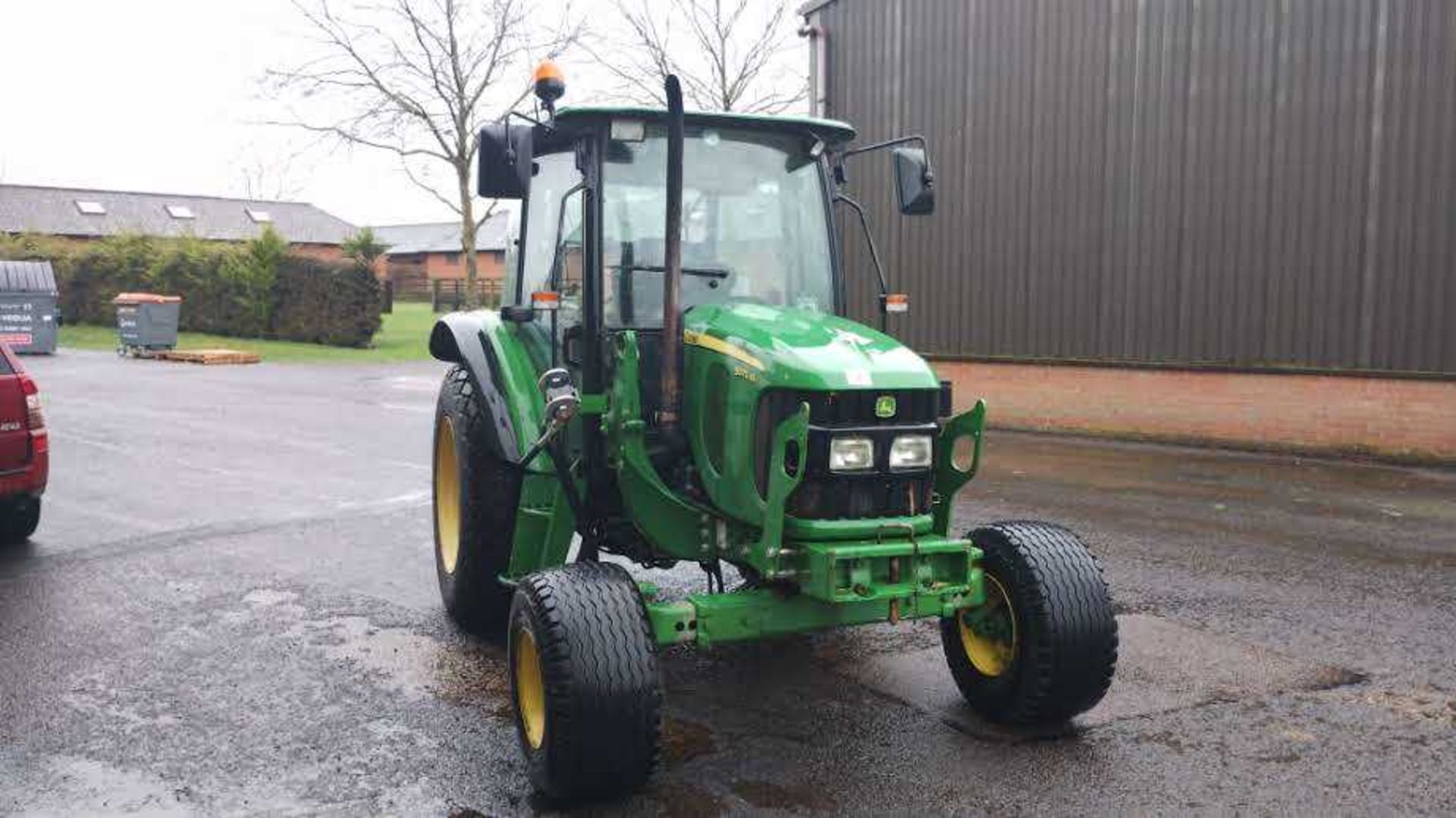 John Deere 5070M tractor with loader. Comes with bucket and tines. Low hours (1,609 hours) (Year / - Image 14 of 25