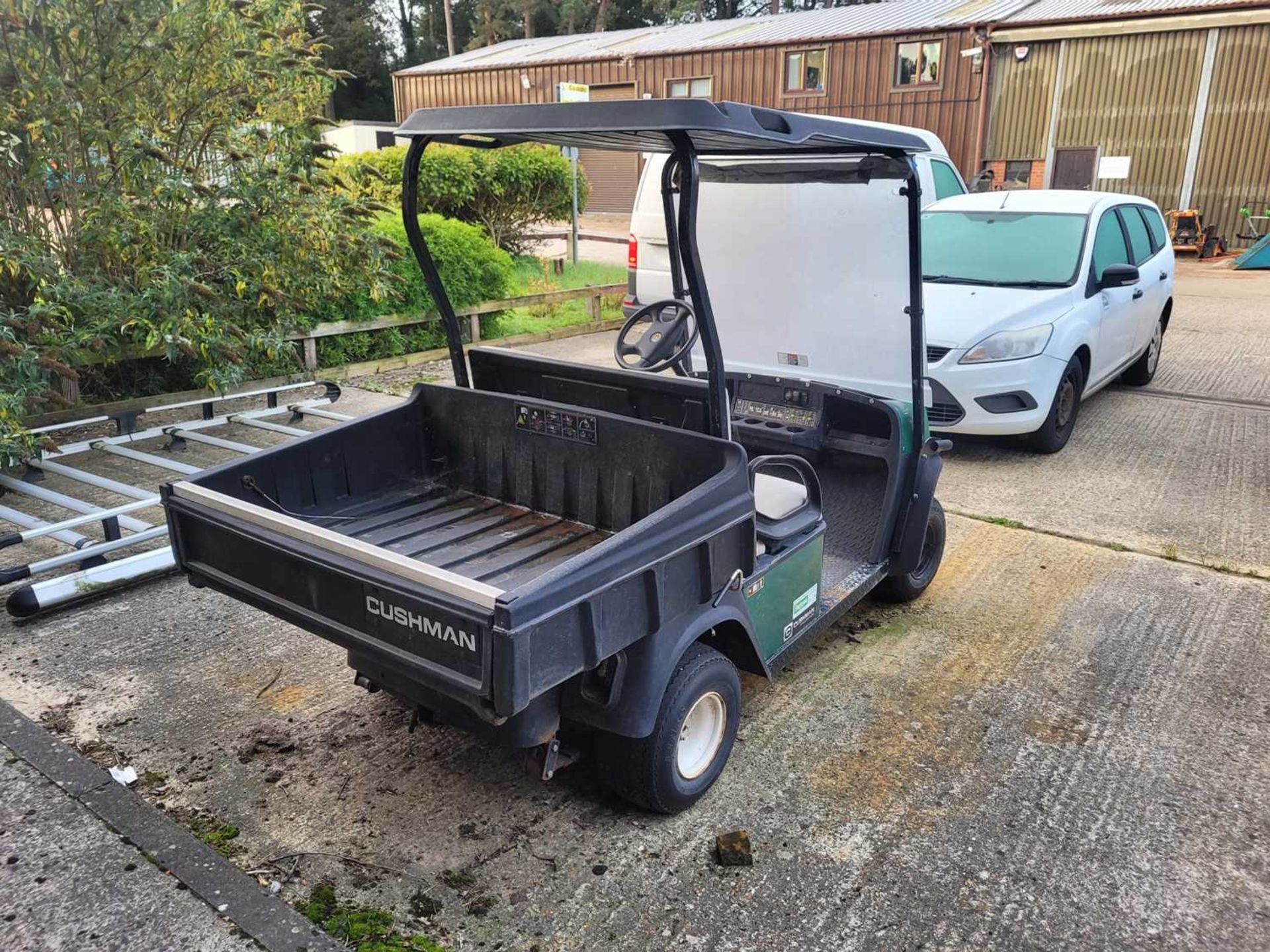 Cushman Hauler 800E Golf Buggy. (Year 2017). Comes with mains charger. (Located in Euston, Thetford) - Bild 3 aus 5