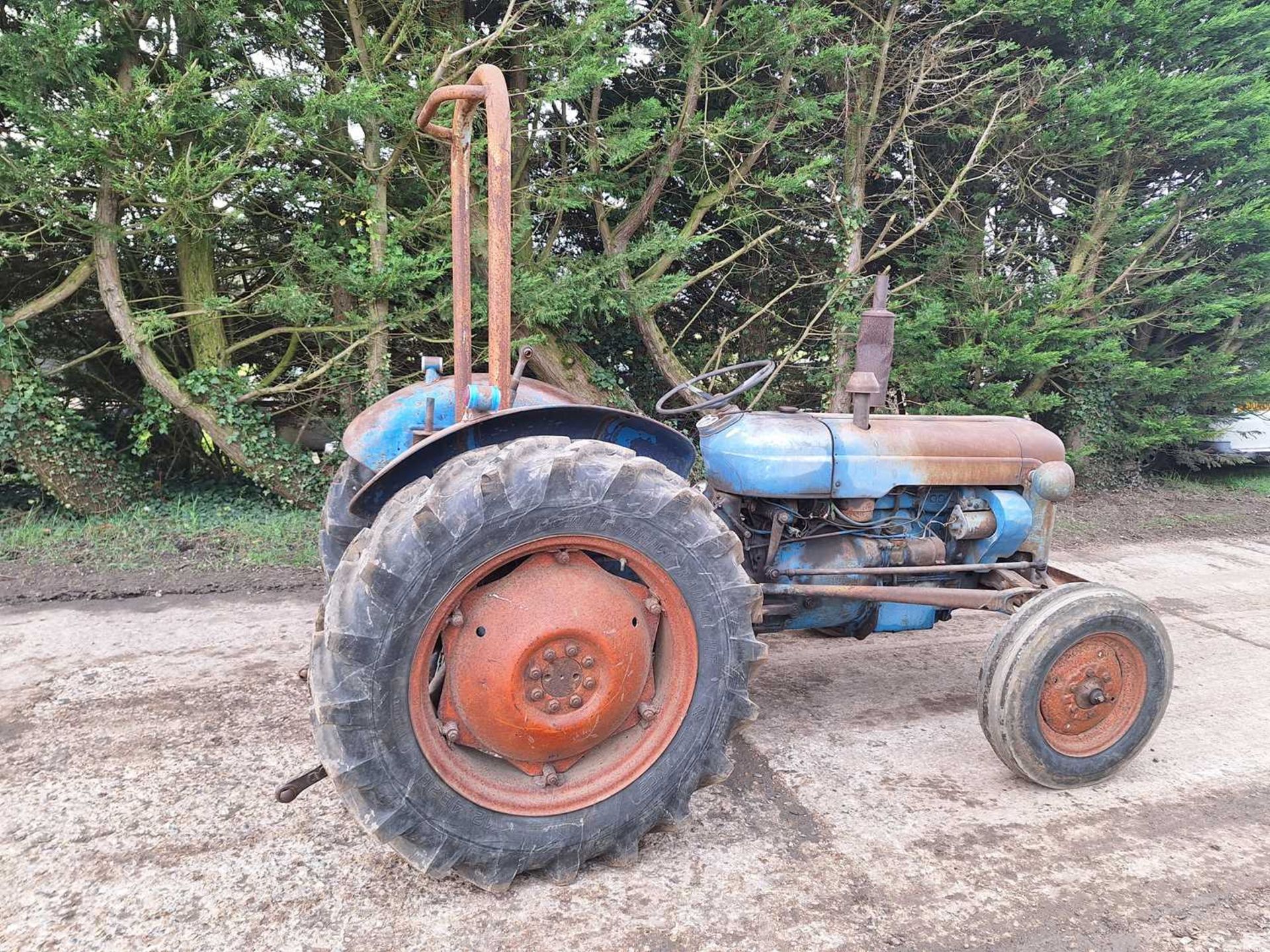 Dexta Tractor. 4,300 hours. Well maintained and in good working condition. Original parts and was - Bild 7 aus 10