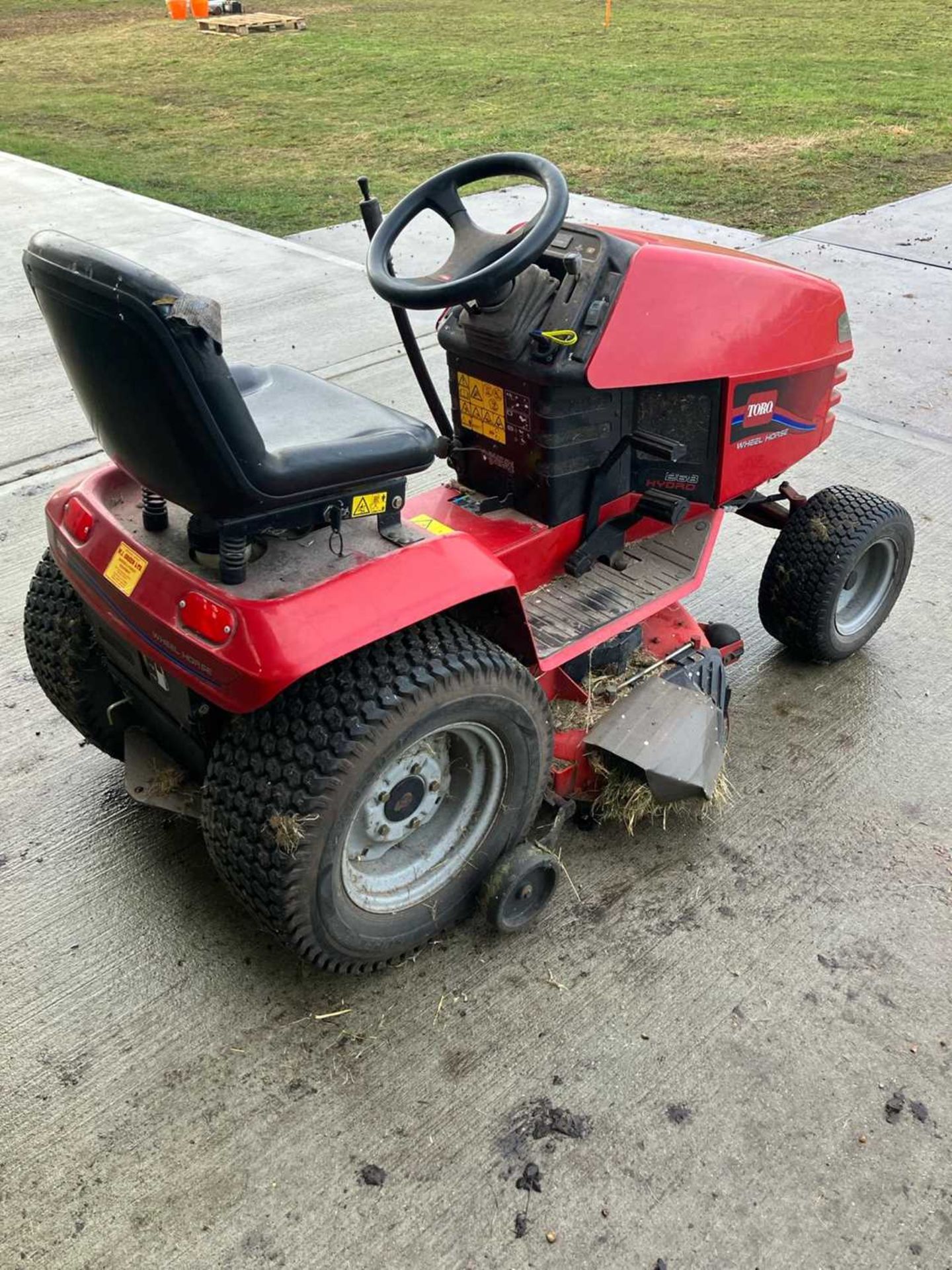 Toro Wheel Horse Mower (low hours) runs and cuts well, mulcher deck (No VAT) (Located in Brandon) ( - Image 2 of 12