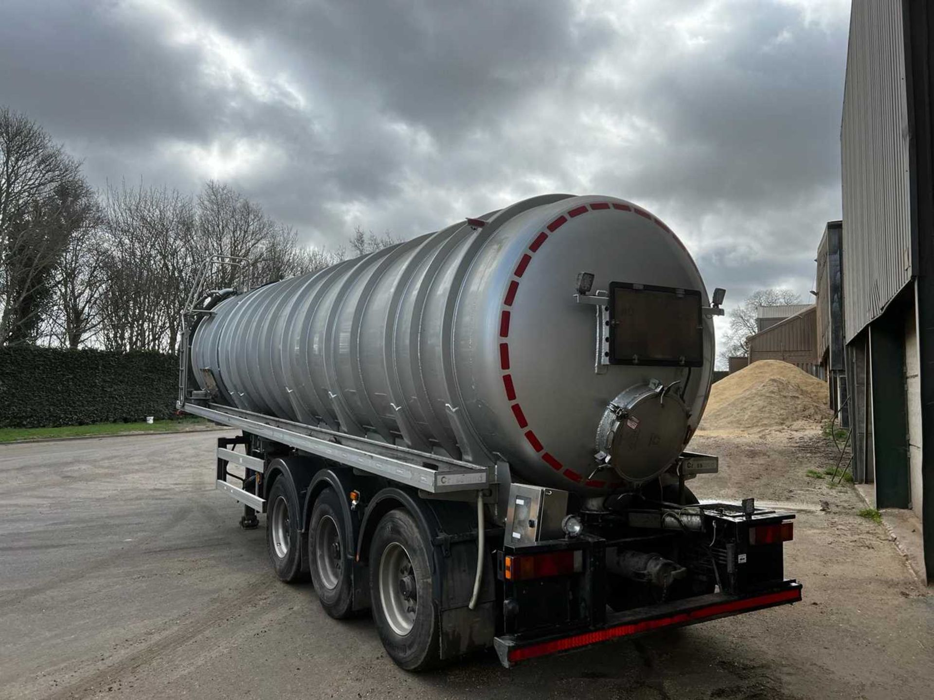 33,000 litre Crossland weight Vacuum Tanker (Year 2014). With a Jurop Vacuum pump with Perkins power - Bild 4 aus 10