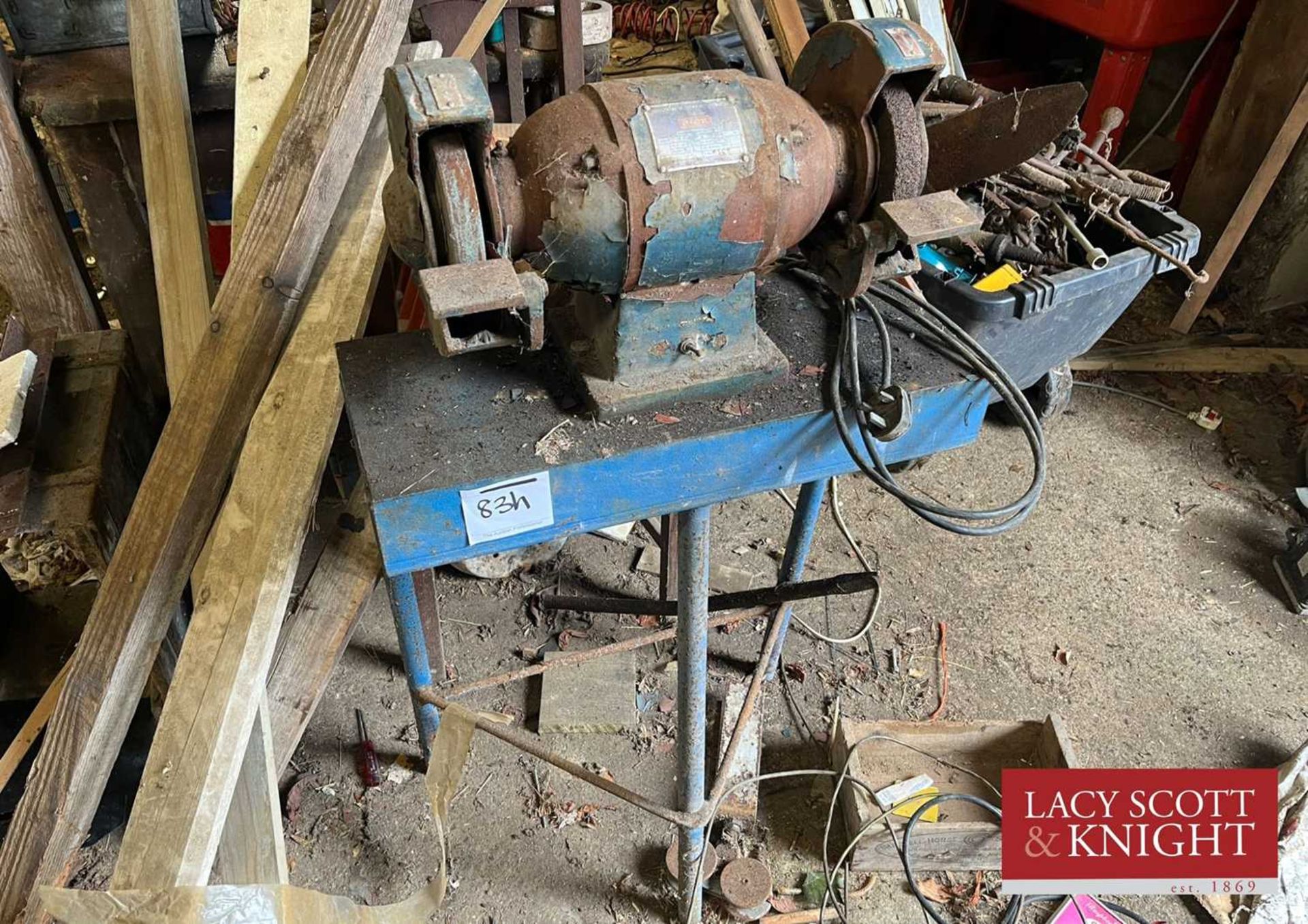 Unik Sharpener mounted on stand (Located in Ousden) (NO VAT)