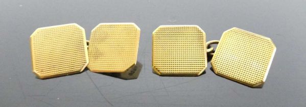 A pair of 18 ct gold engine turned cuff links 5.2g, width 12mm