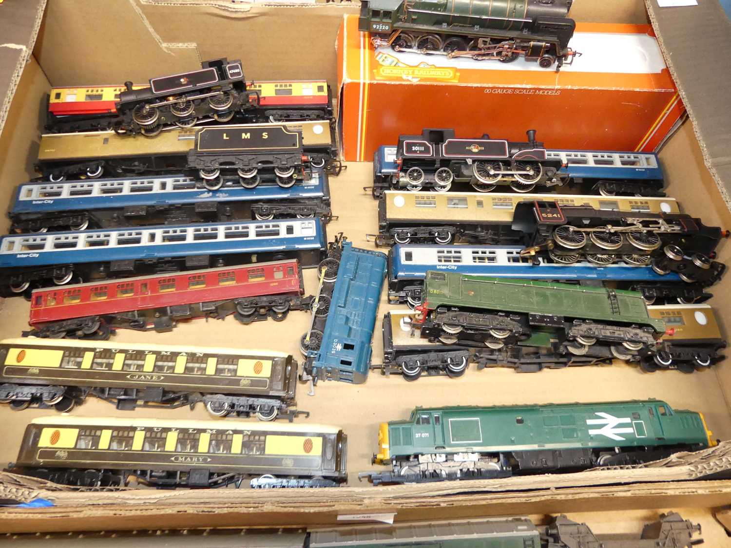 Four boxes containing loose 00 gauge models and accessories to include 92220 Evening Star, Intercity - Image 3 of 4
