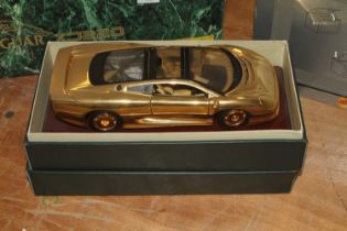 1:43 scale Maisto Classic Collection boxed modern diecast, to include Ferrari F50, Jaguar gold