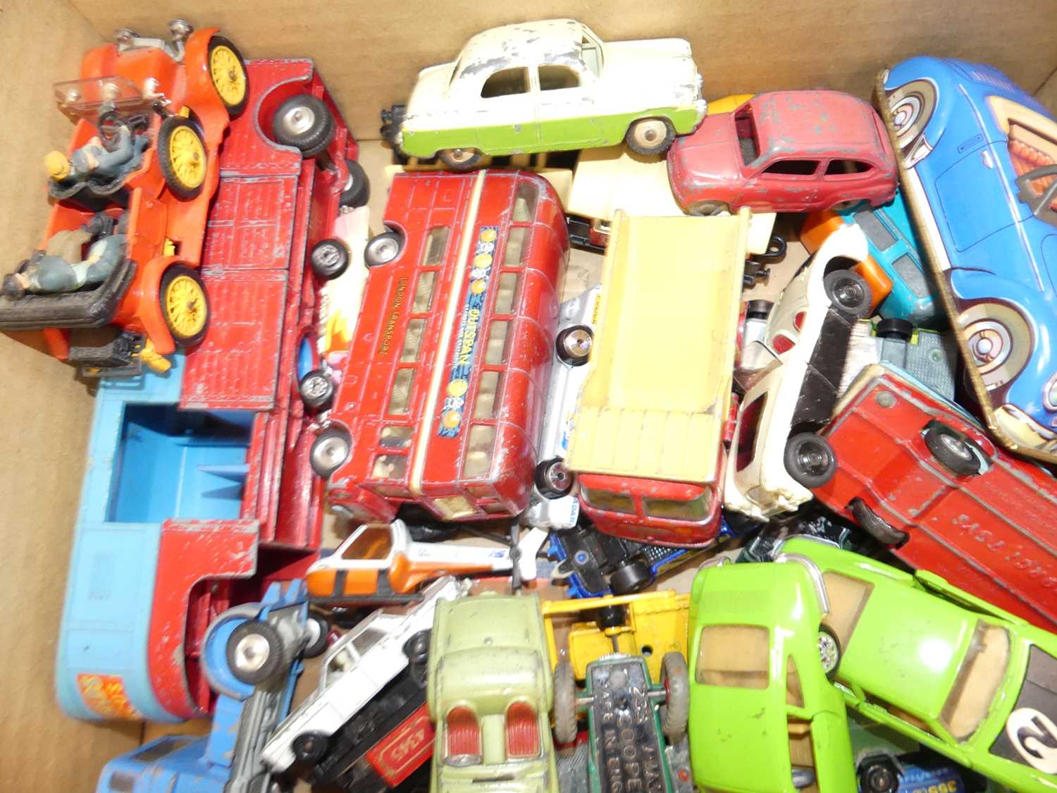 A quantity of loose models to include Corgi Triumph, Dinky Ford Zephyr etc - Image 3 of 3