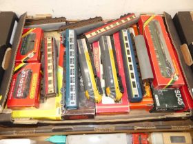 A tray containing various 00 gauge models to include Earl Cairns 5053 loco and tender, BR Class 9F