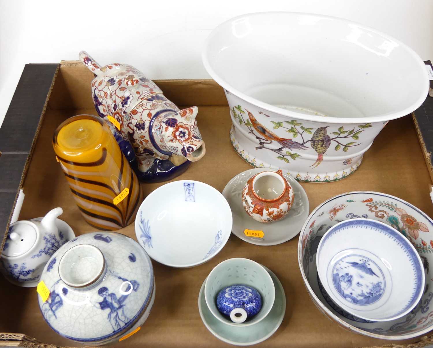 A collection of ceramics, to include a Chinese blue and white porcelain footed bowl, underglaze