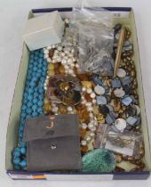 A tray of assorted costume jewellery to include beaded turquoise necklace, a Scottish white metal