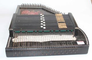 A vintage zither, decorated with flowers, 51cm