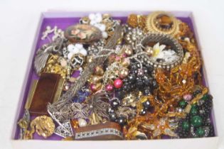 A tray of assorted vintage costume jewellery to include beaded necklaces, expanding bracelet, pin