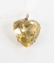 A 9ct gold mounted smoky quartz heart shaped pendant, 7g, 2 x 1.8cm