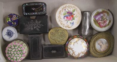 A collection of snuff boxes to include papier mache porcelain examples