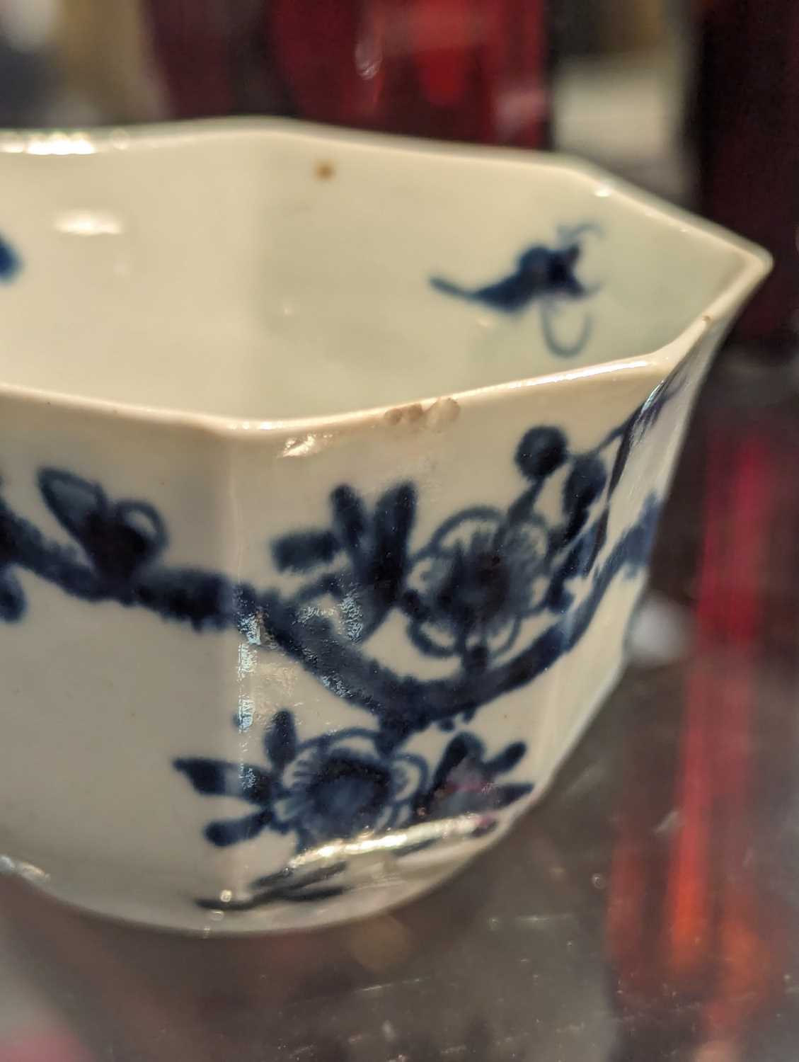 A Worcester porcelain tea bowl and saucer, circa 1755, of octagonal form, each decorated in the ' - Image 7 of 11