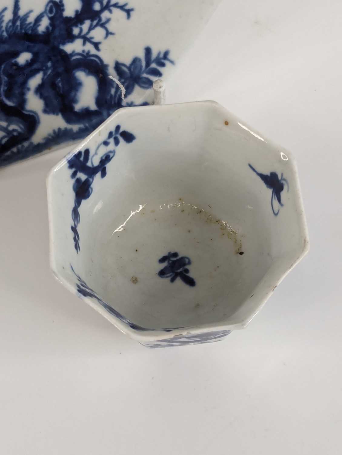 A Worcester porcelain tea bowl and saucer, circa 1755, of octagonal form, each decorated in the ' - Image 4 of 11