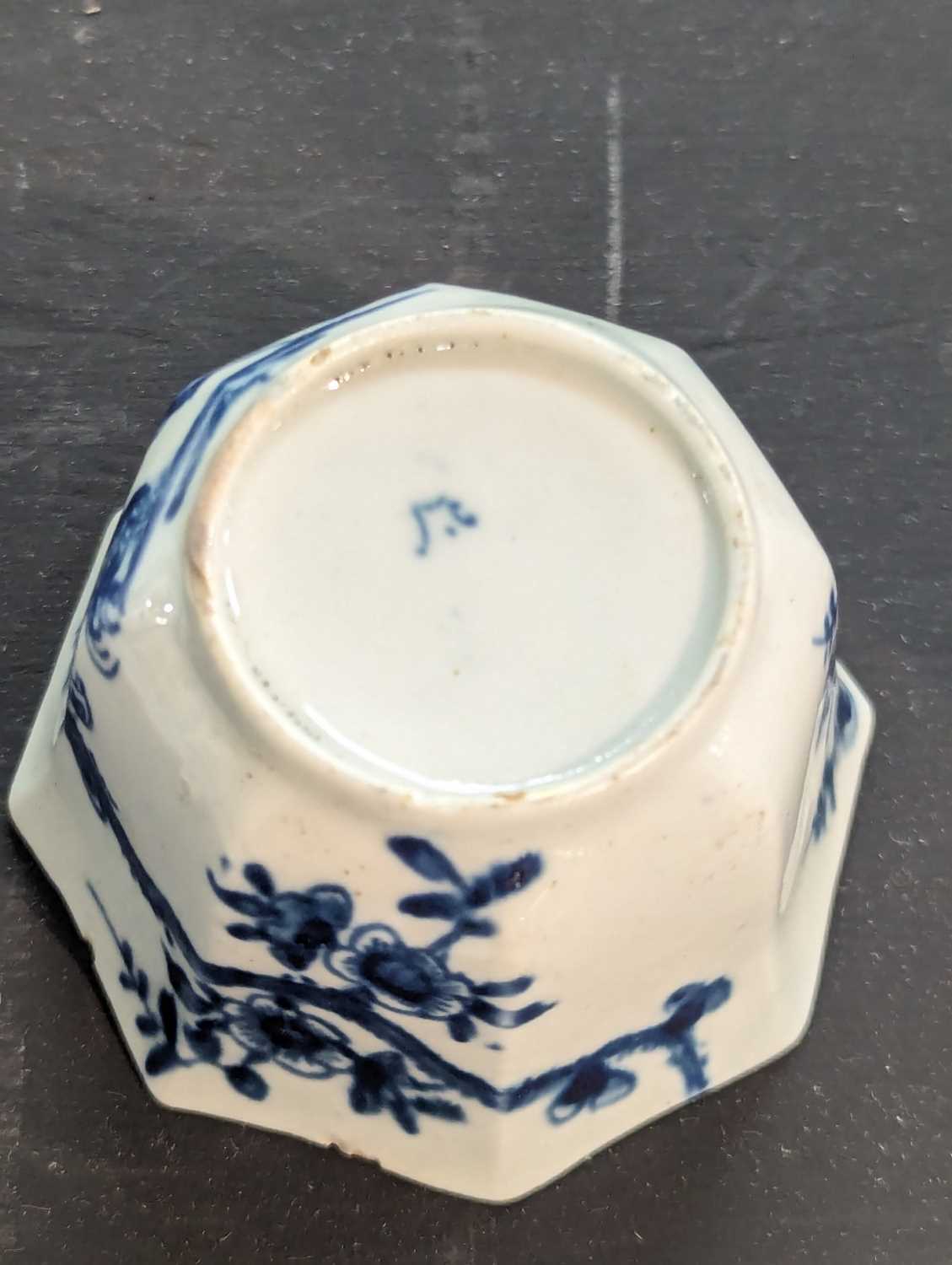A Worcester porcelain tea bowl and saucer, circa 1755, of octagonal form, each decorated in the ' - Image 11 of 11