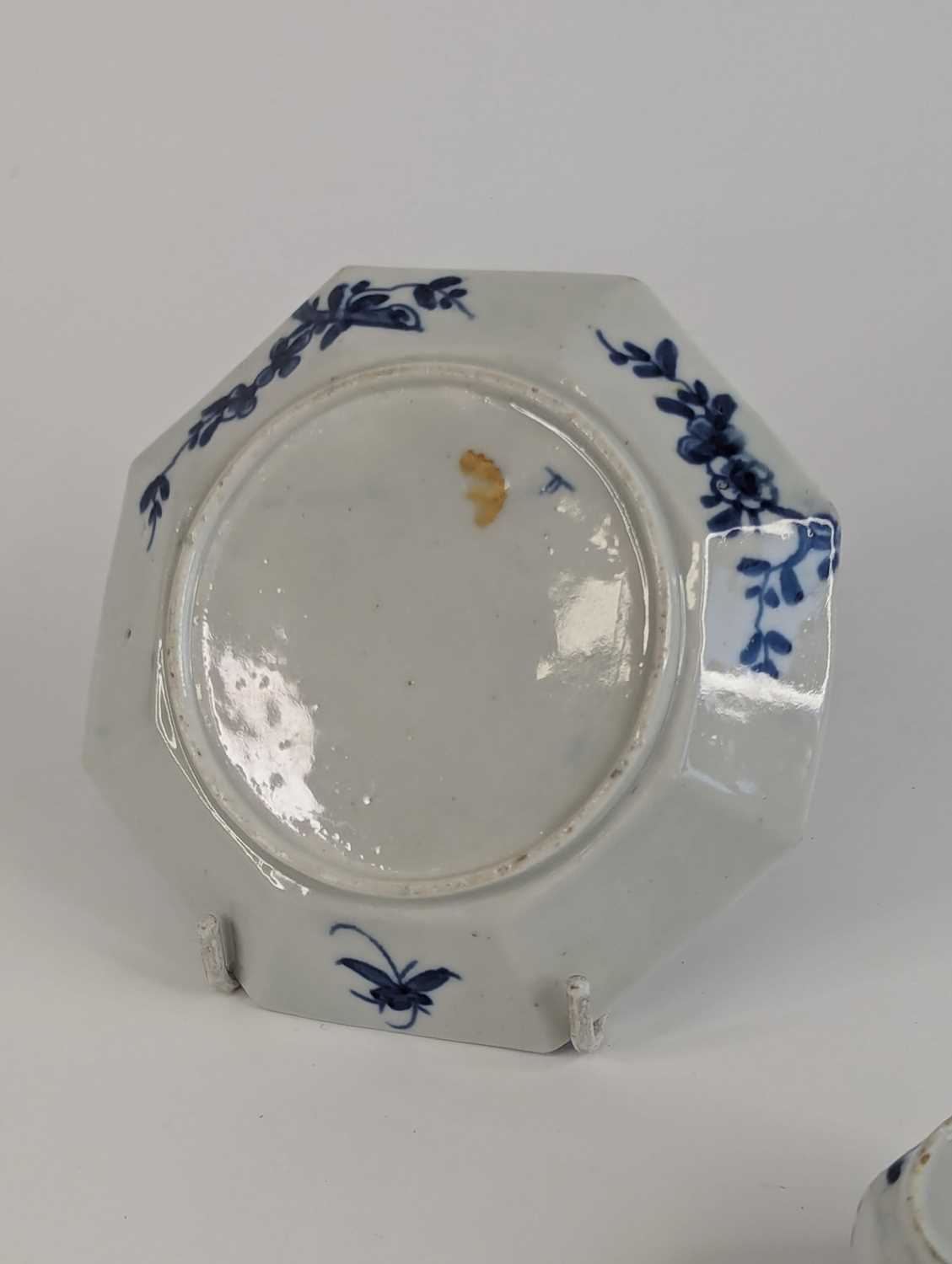 A Worcester porcelain tea bowl and saucer, circa 1755, of octagonal form, each decorated in the ' - Image 2 of 11