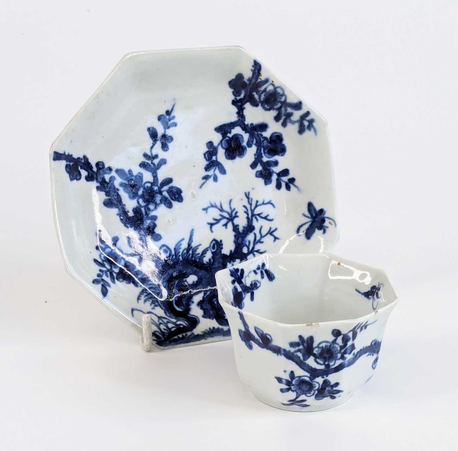 A Worcester porcelain tea bowl and saucer, circa 1755, of octagonal form, each decorated in the ' - Image 6 of 11